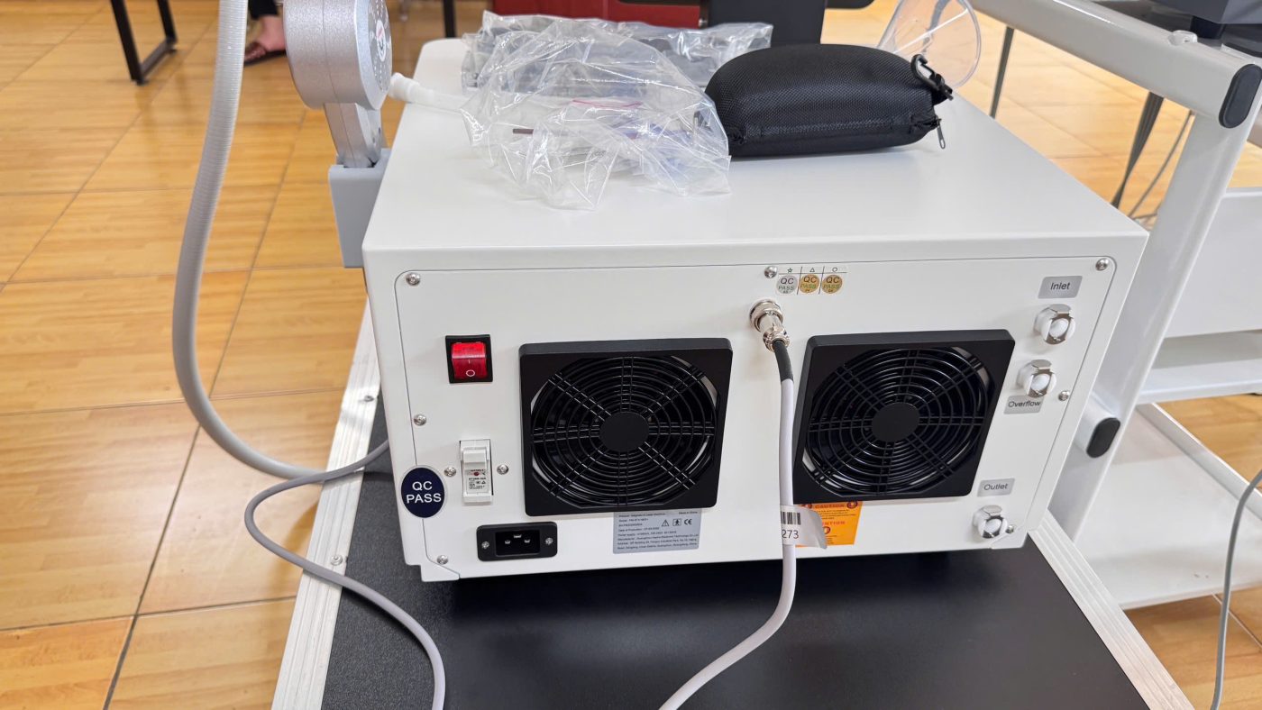 Máy từ trường siêu dẫn kết hợp laser lạnh 