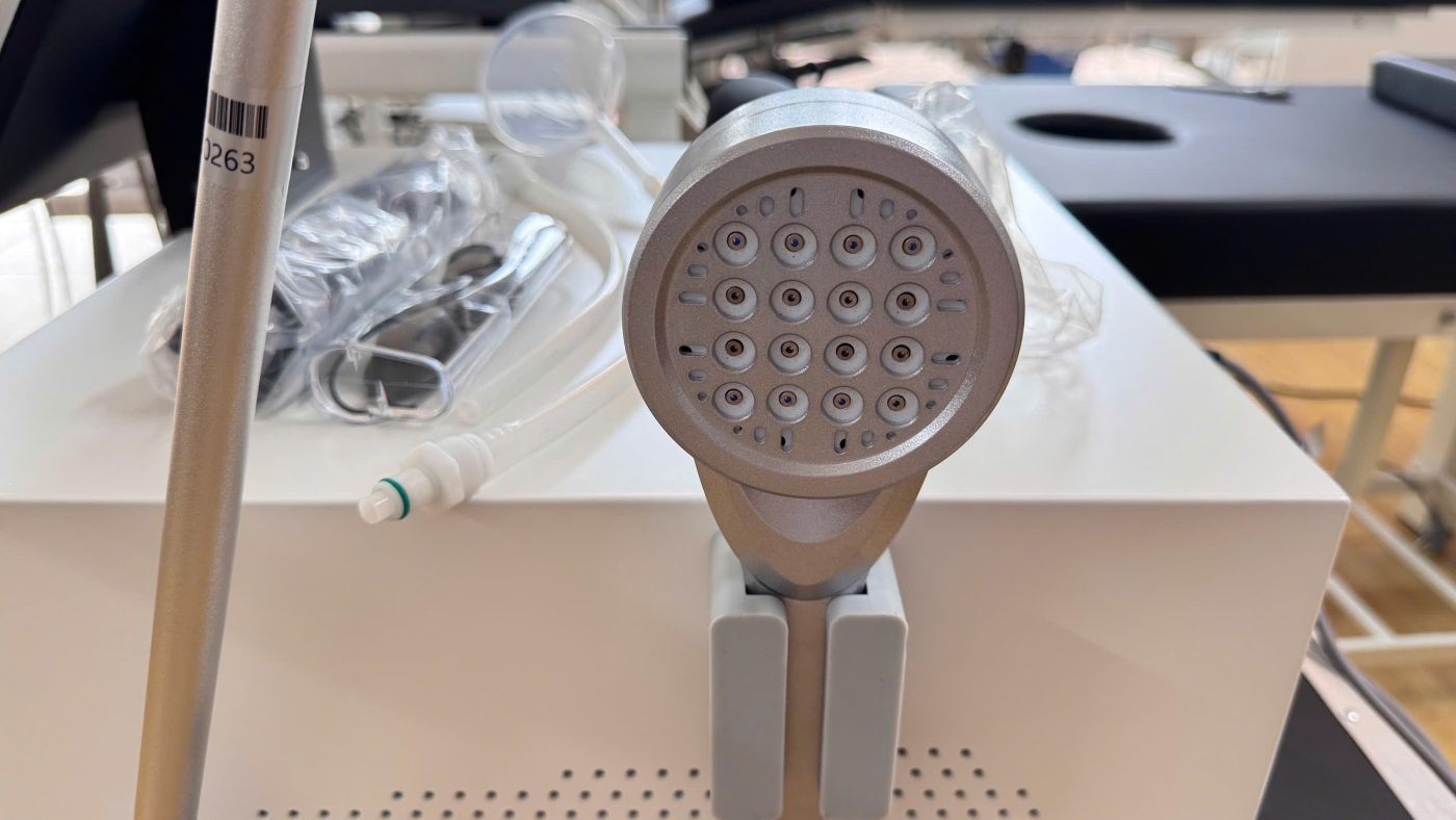 Máy từ trường siêu dẫn kết hợp laser lạnh 